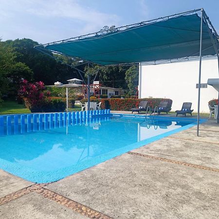 Hotel Los Leones Palenque Bagian luar foto