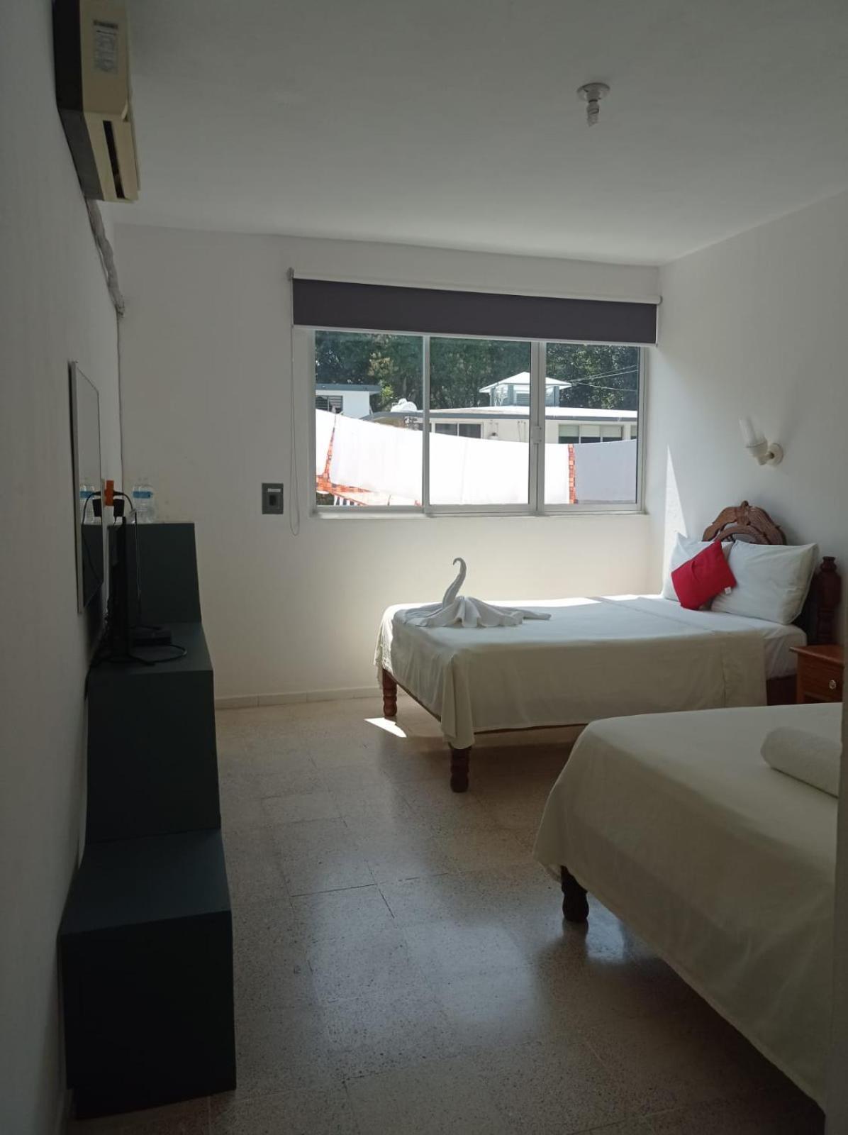 Hotel Los Leones Palenque Bagian luar foto